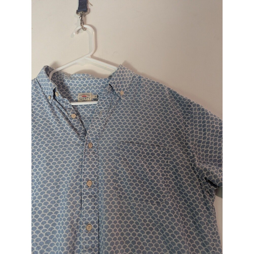 Faherty Button Up Shirt Men's Large Blue Fish Scale  Short Sleeve Chest Pocket